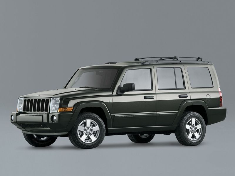 Jeep Commander، دفع رباعي 5 أبواب — منظر أمامي أيسر