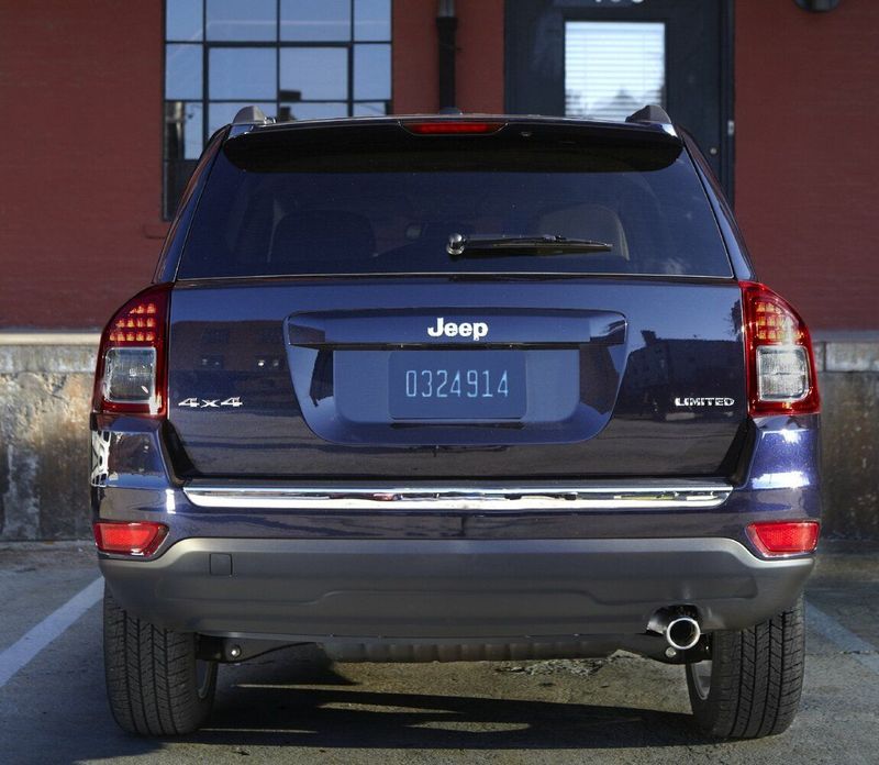 Jeep Compass أنا فيس ليفت، دفع رباعي 5 أبواب — منظر خلفي