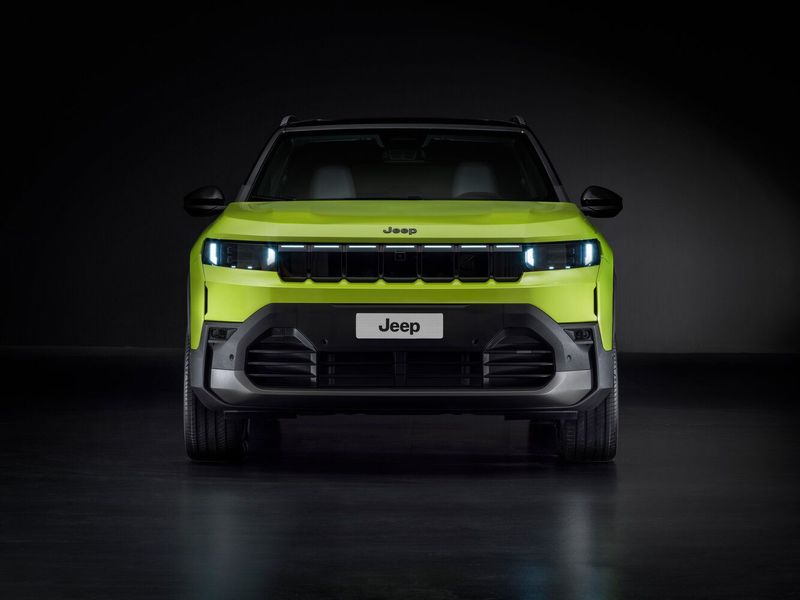 Jeep Compass ثالثاً، دفع رباعي 5 أبواب — منظر أمامي