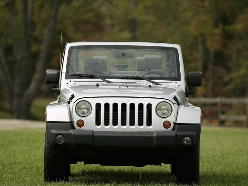 Jeep Wrangler III (JK)، دفع رباعي 3 أبواب — منظر أمامي