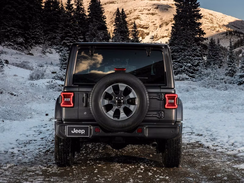 Jeep Wrangler IV (JL)، دفع رباعي 5 أبواب — منظر خلفي