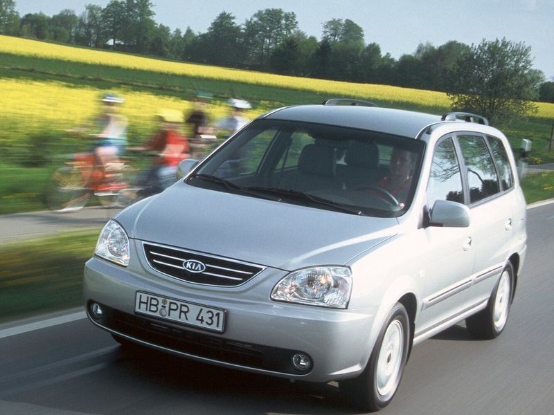 Kia Carens I (RS) Рестайлинг, Компактвэн — вид спереди справа