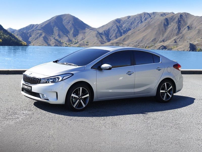 Kia Cerato III فيس ليفت الثالث (كلاسيكي)، سيدان — منظر أمامي أيمن