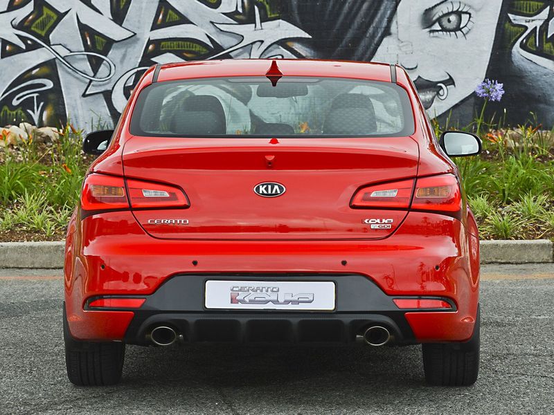 Kia Cerato ثالثاً، كوبيه — منظر خلفي