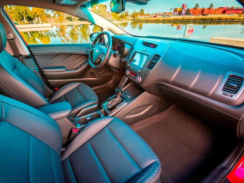 Kia Forte فيس ليفت الثاني، سيدان — منظر عام للمقصورة