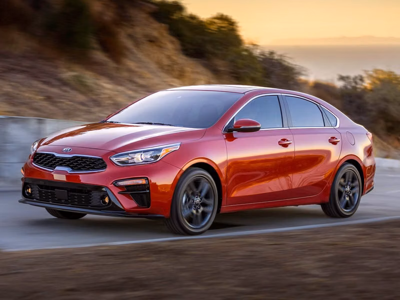 Kia Forte ثالثاً، سيدان — منظر أمامي أيمن