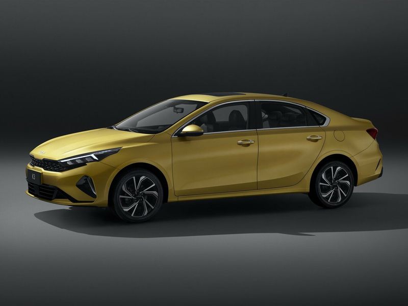 Kia K3 II (السوق الصينية) فيس ليفت الثاني (السوق الصينية)، سيدان — منظر أمامي بزاوية ثلاثة أرباع
