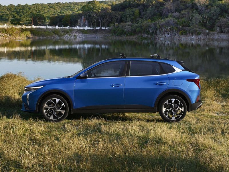 Kia K3 III (BL7)، هاتشباك 5 أبواب — منظر من الجانب الأيمن