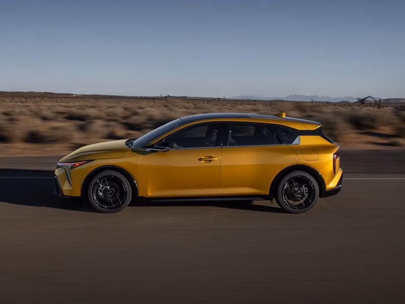 Kia K4، هاتشباك 5 أبواب — منظر من الجانب الأيسر