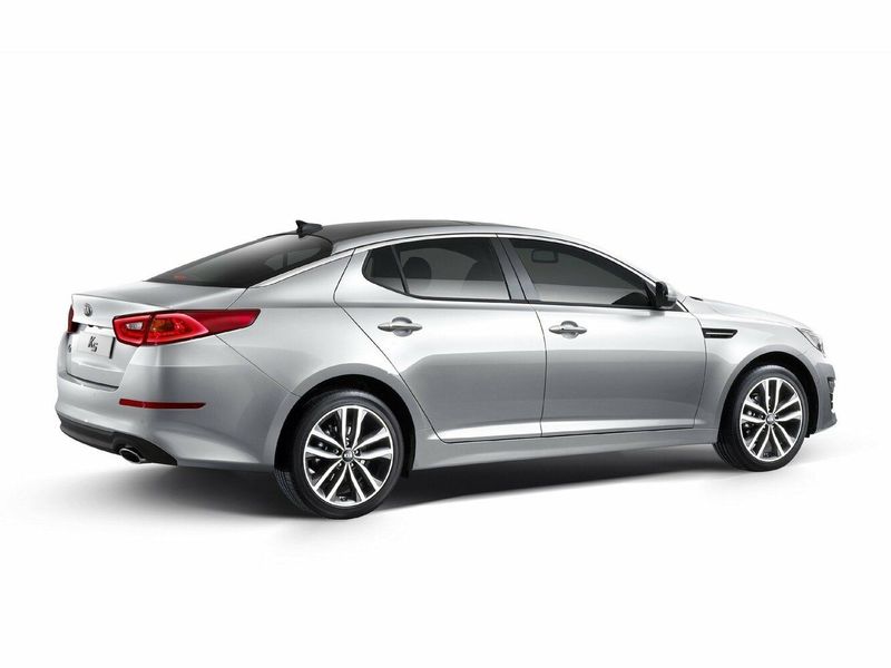 Kia K5 أنا فيس ليفت، سيدان — منظر خلفي أيمن