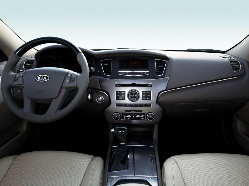 Kia K7 عملية فيس ليفت VG (I)، سيدان — لوحة القيادة