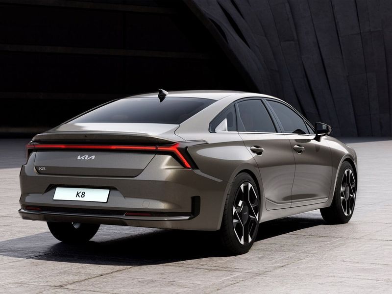 Kia K8 I Рестайлинг, Седан — вид сзади в три четверти
