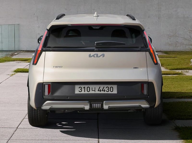 Kia Niro II Рестайлинг, Внедорожник 5 дв. — вид сзади