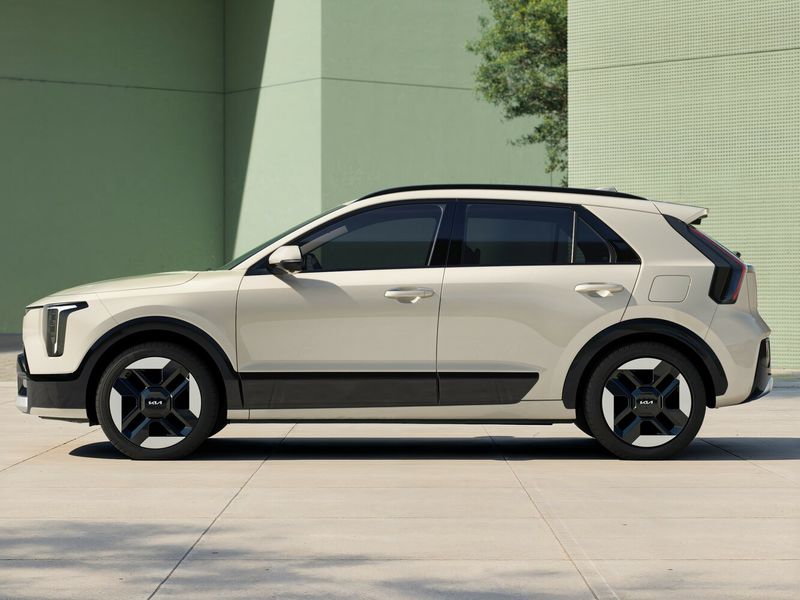 Kia Niro II Рестайлинг, Внедорожник 5 дв. — вид справа