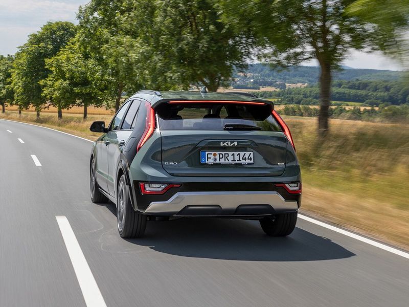 Kia Niro II, Внедорожник 5 дв. — вид сзади в три четверти