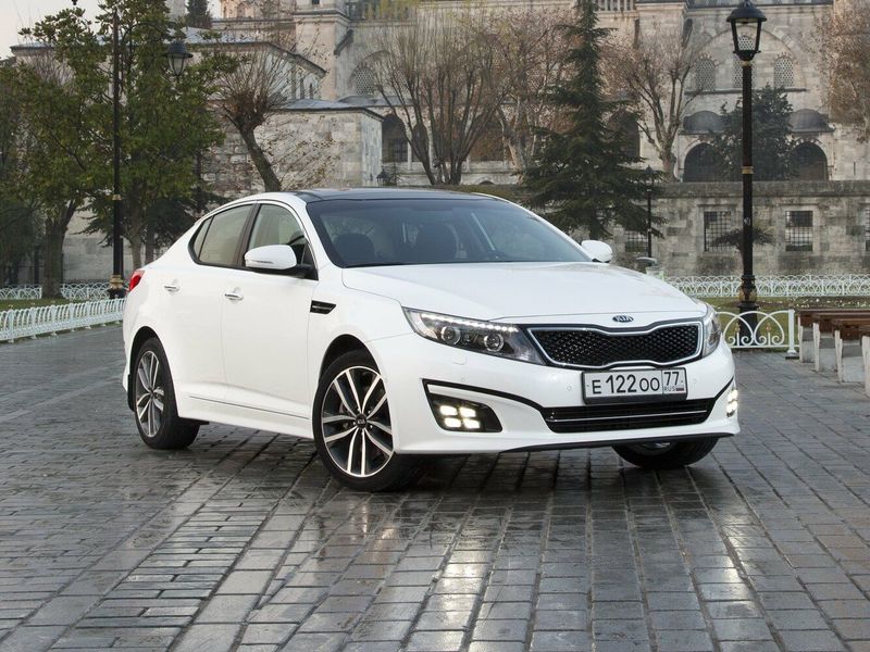 Kia Optima ثالثاً فيس ليفت، سيدان — منظر أمامي أيمن