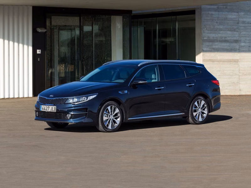 Kia Optima IV, Универсал 5 дв. — вид спереди слева