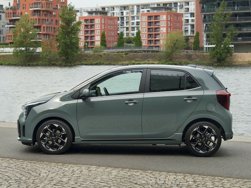 Kia Picanto III Рестайлинг 2, Хэтчбек 5 дв. — вид слева