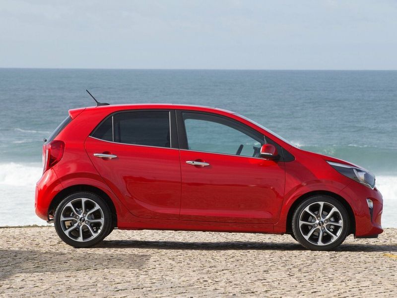 Kia Picanto ثالثاً، هاتشباك 5 أبواب — منظر من الجانب الأيمن