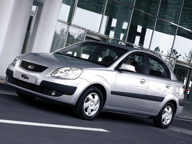 Kia Rio ثانياً، سيدان — منظر أمامي أيمن