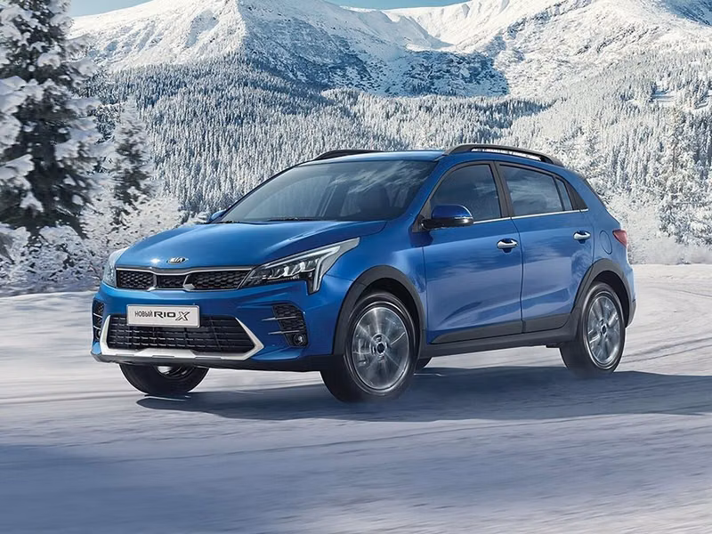 Kia Rio IV (FB) Рестайлинг, Хэтчбек 5 дв. X — вид спереди в три четверти