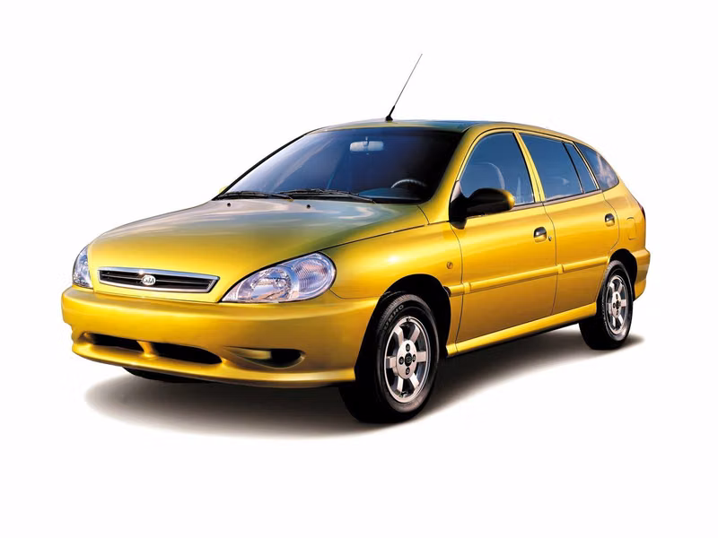 Kia Rio I, Универсал 5 дв. — вид спереди слева