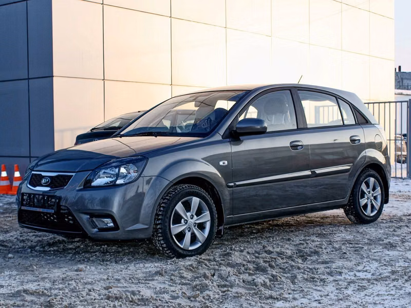 Kia Rio فيس ليفت الثاني، هاتشباك 5 أبواب — منظر أمامي أيمن