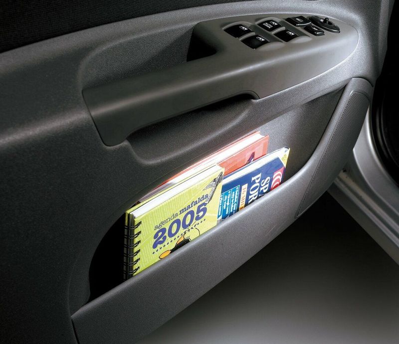 Kia Rio فيس ليفت الثاني، هاتشباك 5 أبواب — تفصيل داخلي