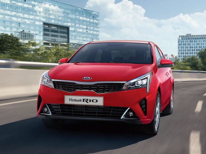 Kia Rio IV (FB) Рестайлинг, Седан — вид спереди справа