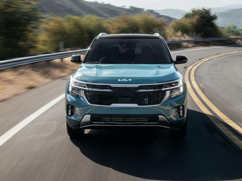 Kia Seltos أنا فيس ليفت، دفع رباعي 5 أبواب — منظر أمامي