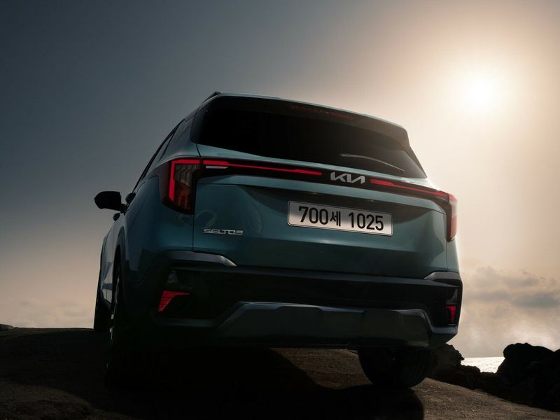 Kia Seltos أنا فيس ليفت، دفع رباعي 5 أبواب — منظر خلفي