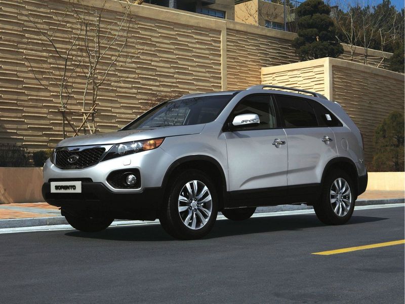 Kia Sorento ثانياً، دفع رباعي 5 أبواب — منظر أمامي أيمن