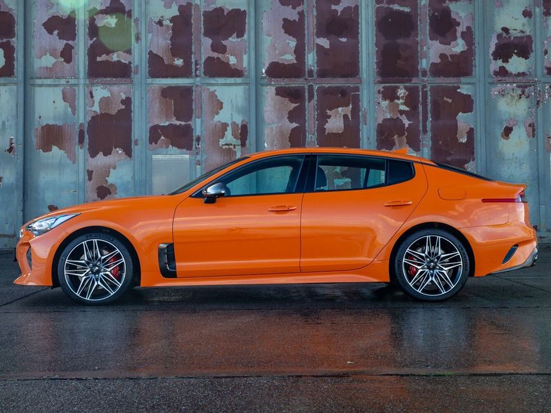 Kia Stinger I Рестайлинг, Лифтбэк — вид слева