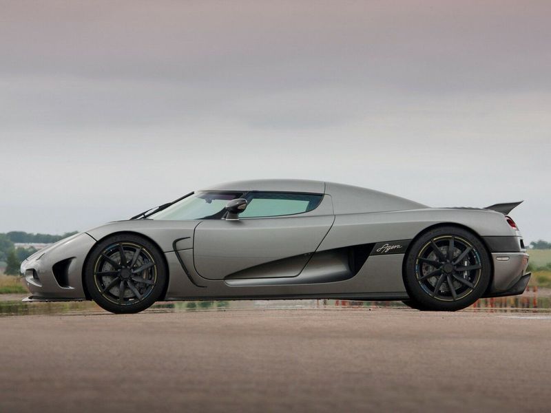 Koenigsegg Agera، تارغا — منظر من الجانب الأيمن