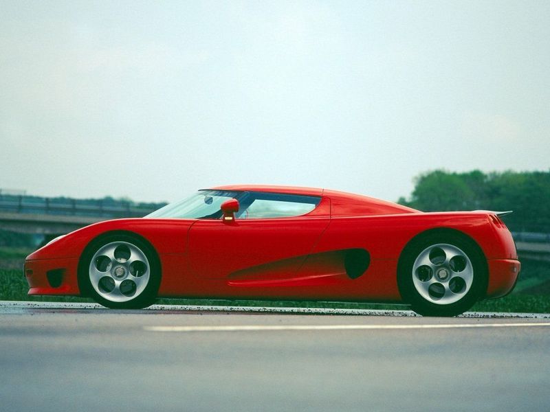 Koenigsegg CC8S، كوبيه — منظر من الجانب الأيسر