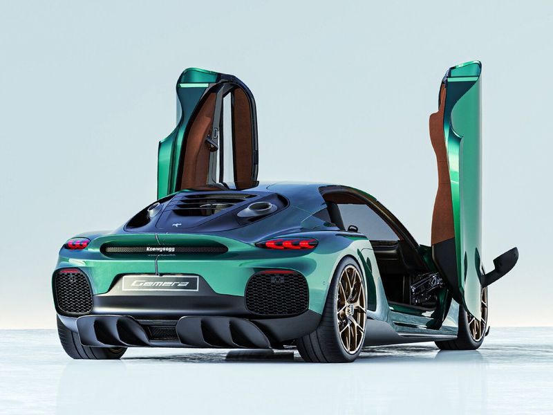 Koenigsegg Gemera، كوبيه — منظر خلفي بزاوية ثلاثة أرباع