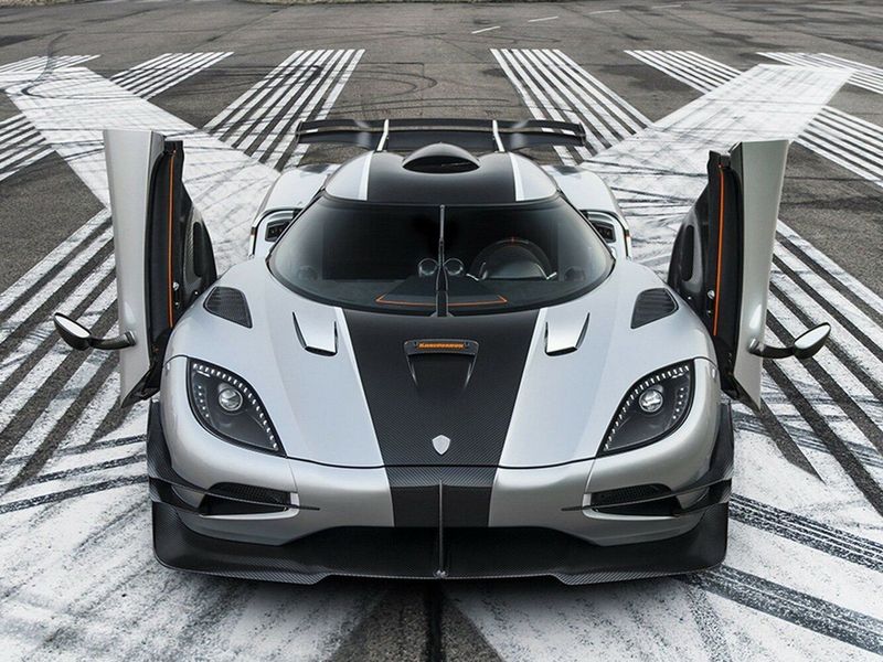 Koenigsegg One:1، كوبيه — منظر أمامي