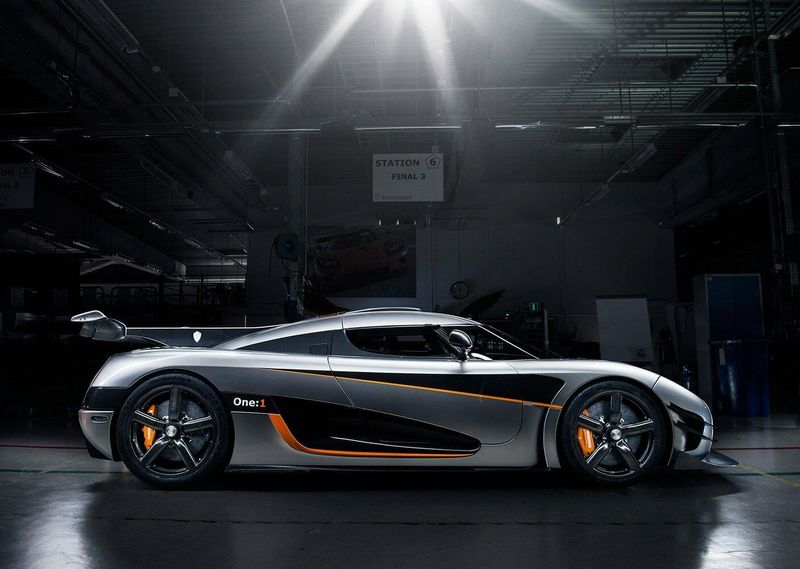 Koenigsegg One:1، كوبيه — منظر من الجانب الأيمن