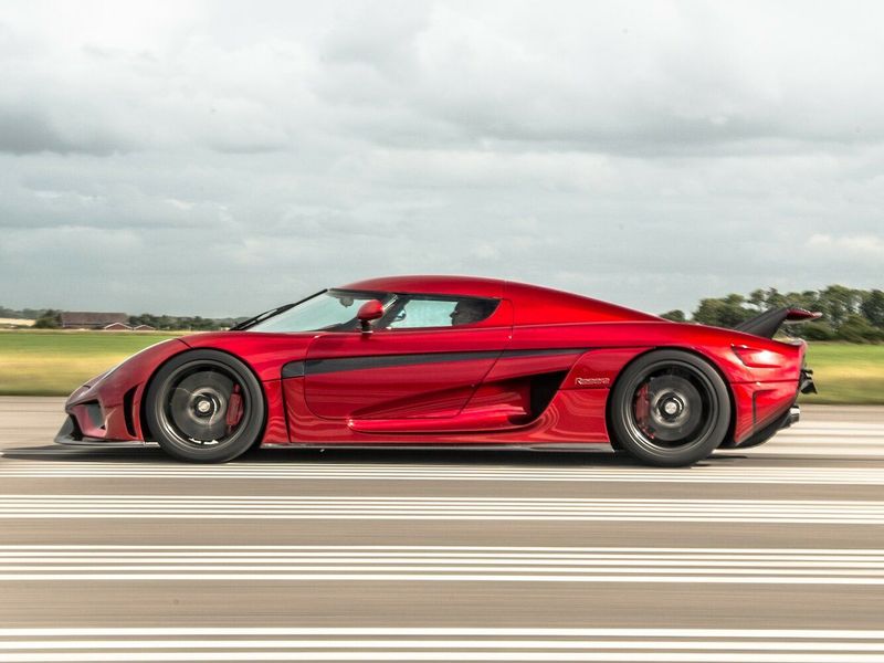 Koenigsegg Regera I، تارغا — منظر من الجانب الأيمن