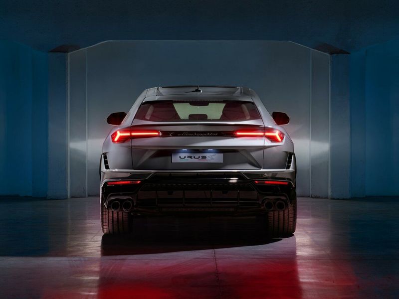 Lamborghini Urus أنا فيس ليفت، دفع رباعي 5 أبواب S — منظر خلفي