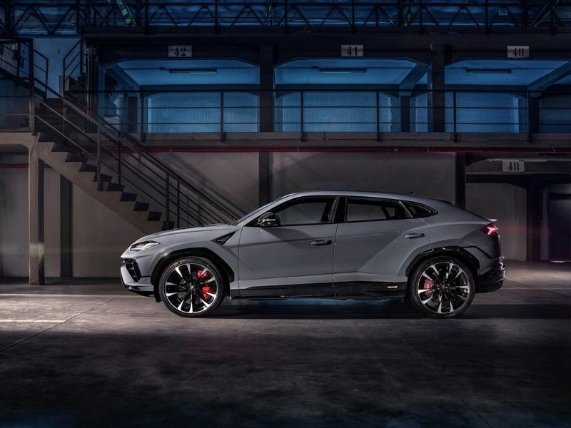 Lamborghini Urus أنا فيس ليفت، دفع رباعي 5 أبواب S — منظر من الجانب الأيسر
