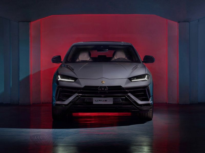 Lamborghini Urus أنا فيس ليفت، دفع رباعي 5 أبواب S — منظر أمامي