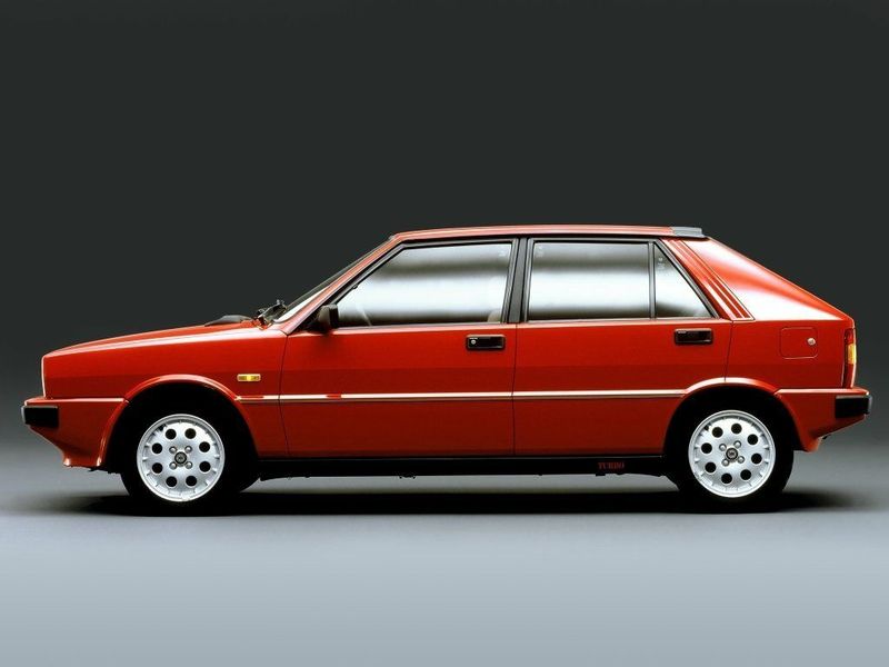 Lancia Delta I (831), Хэтчбек 5 дв. — вид слева