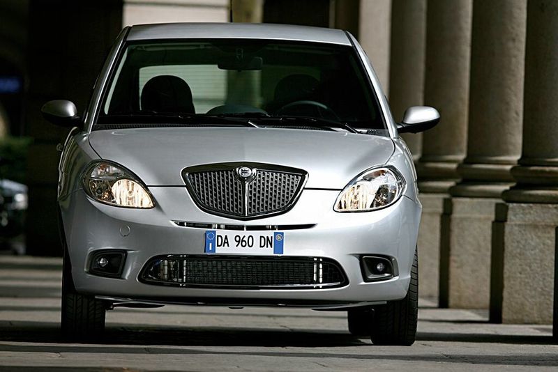 Lancia Ypsilon II (النوع 843) فيس ليفت، هاتشباك 3 أبواب — منظر أمامي