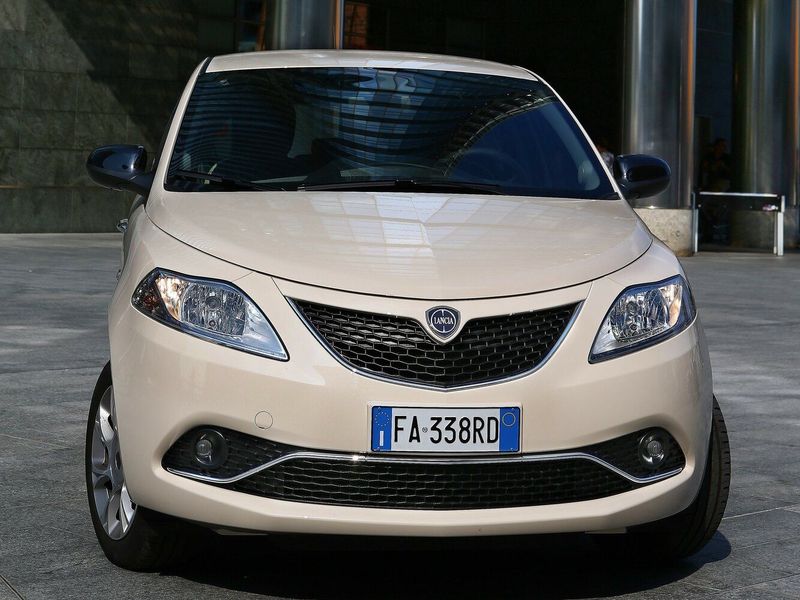 Lancia Ypsilon عملية فيس ليفت III (النوع 846)، هاتشباك 5 أبواب — منظر أمامي