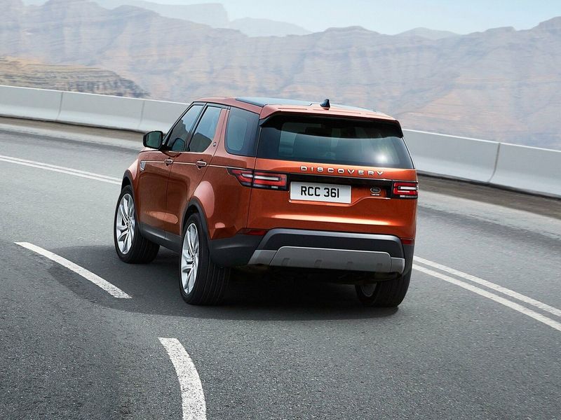 Land Rover Discovery V, Внедорожник 5 дв. — вид сзади слева