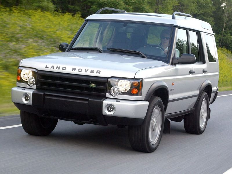 Land Rover Discovery ثانياً، دفع رباعي 5 أبواب — منظر أمامي أيمن