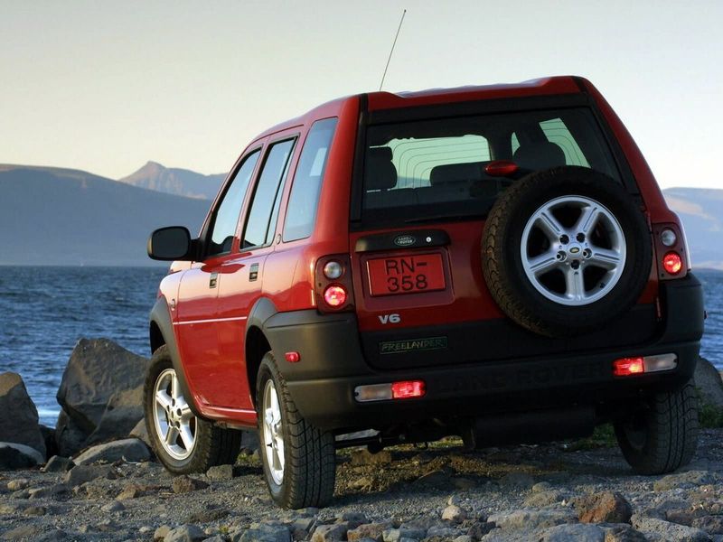 Land Rover Freelander I، دفع رباعي 5 أبواب — منظر خلفي أيسر