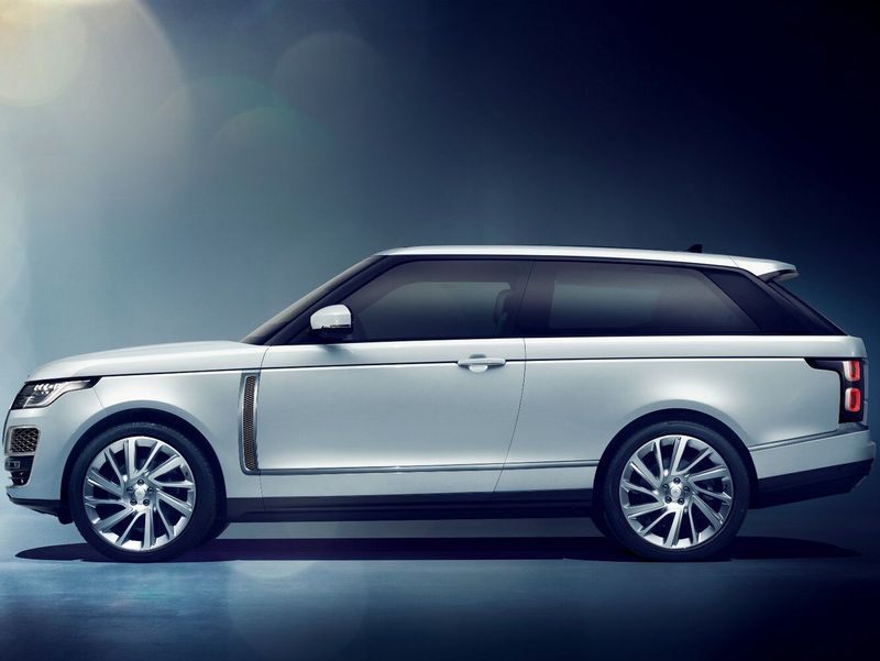 Land Rover Range Rover فيس ليفت IV، دفع رباعي 3 أبواب SV Coupe — منظر من الجانب الأيسر