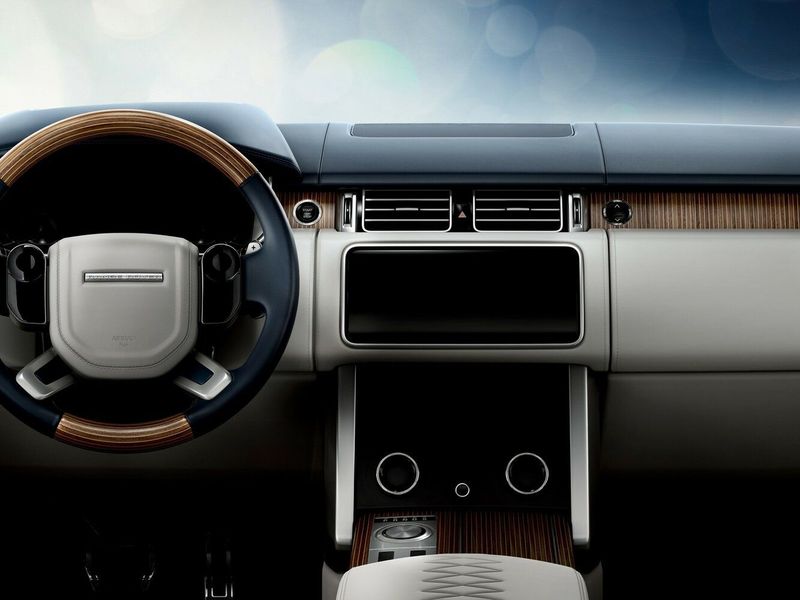 Land Rover Range Rover فيس ليفت IV، دفع رباعي 3 أبواب SV Coupe — لوحة القيادة
